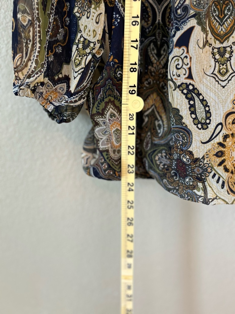 Fig and Flower Loned Sheer Paisley Button-Front Blouse - Navy & Cream Size M - Picture 6 of 8
